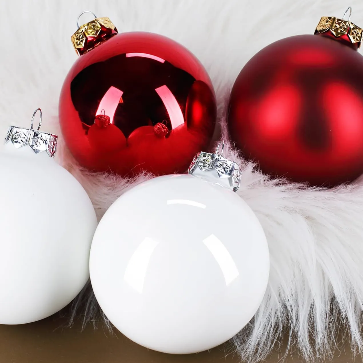 Weihnachtskugel mit Ihrem Wunschnamen und kleinem Herzchen graviert