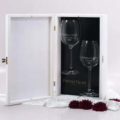 Weinbox zur Märchenhochzeit mit zwei gravierten Weingläsern