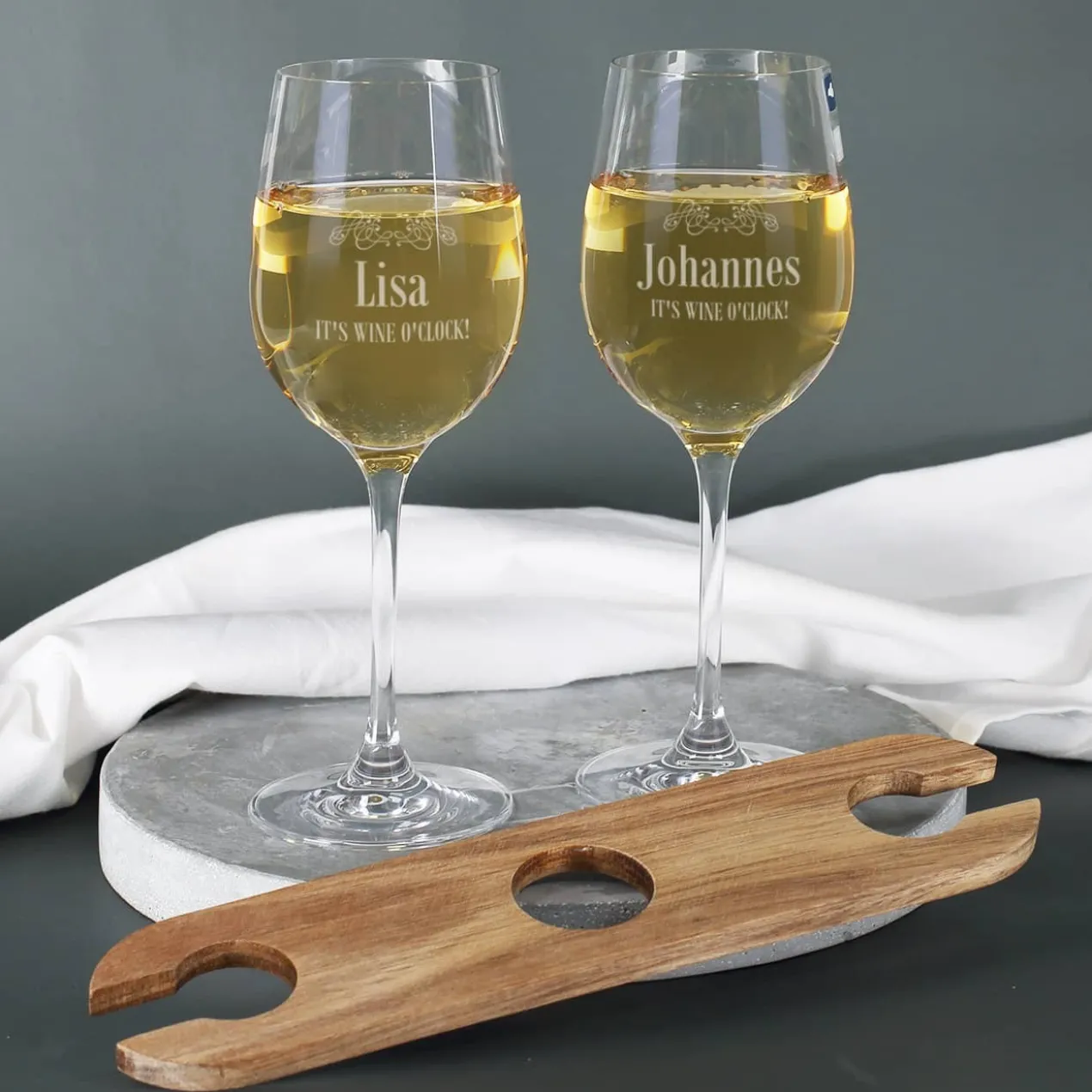 Weingeschenk Set - It`s Wine o`clock! - mit gravierter Weinflasche, Weingläsern und Weinbutler