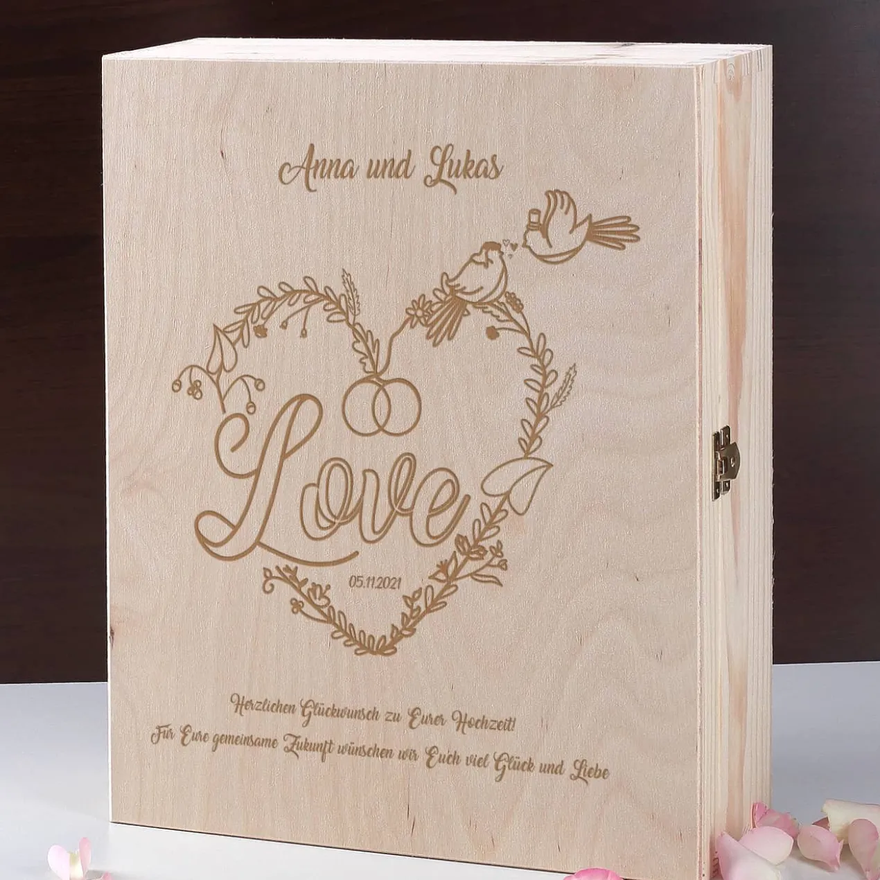 Wein Geschenkset zur Hochzeit mit personalisierter Holzbox und Weinglas mit Gravur