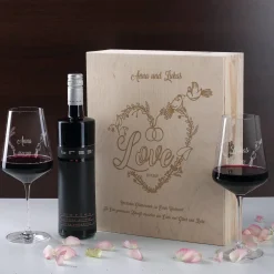 Wein Geschenkset zur Hochzeit mit personalisierter Holzbox und Weinglas mit Gravur