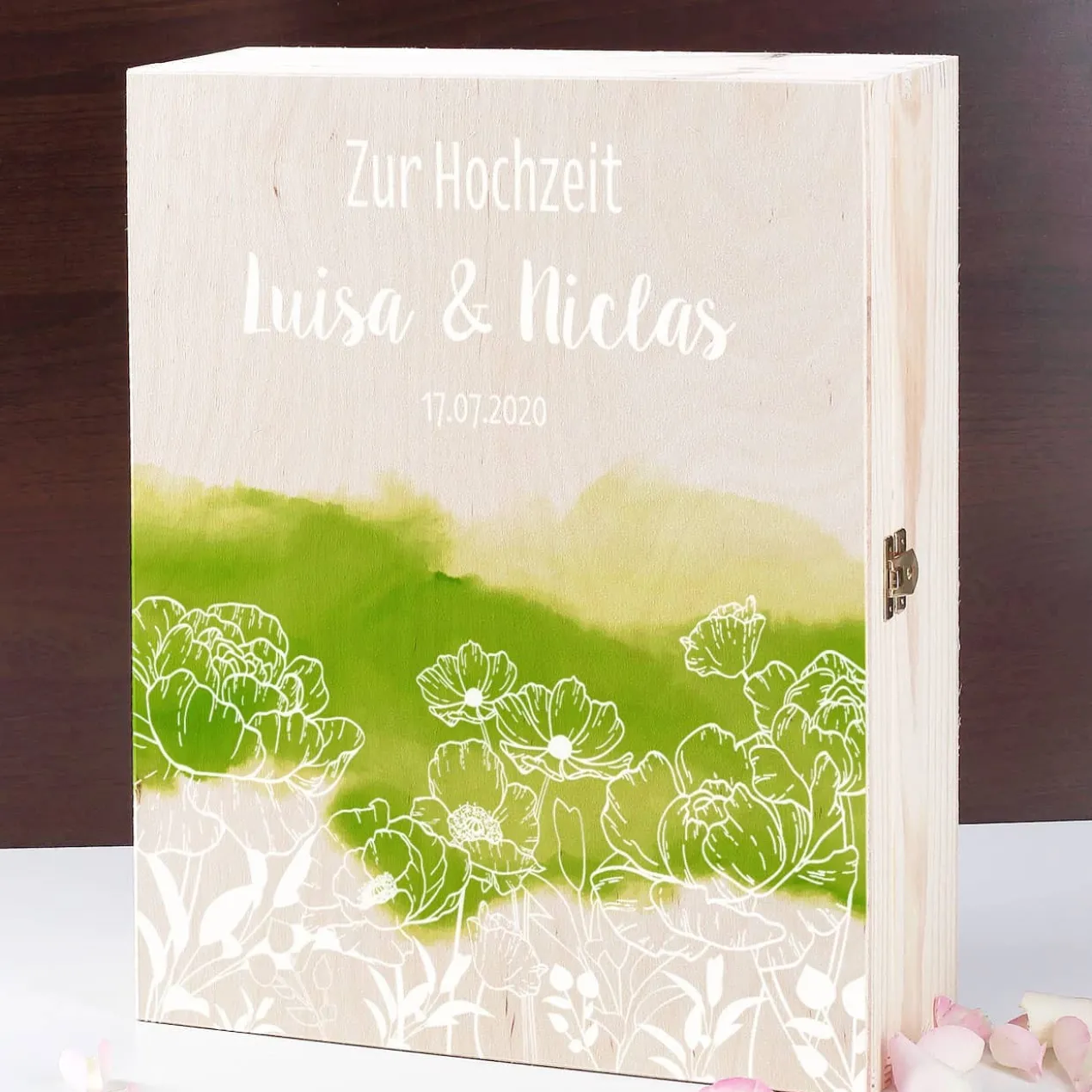 Wein-Geschenkset zur Hochzeit mit zwei gravierten Gläsern in einer persönlich gestalteten Holzbox