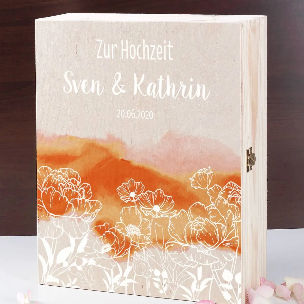 Wein-Geschenkset zur Hochzeit mit zwei gravierten Gläsern in einer persönlich gestalteten Holzbox