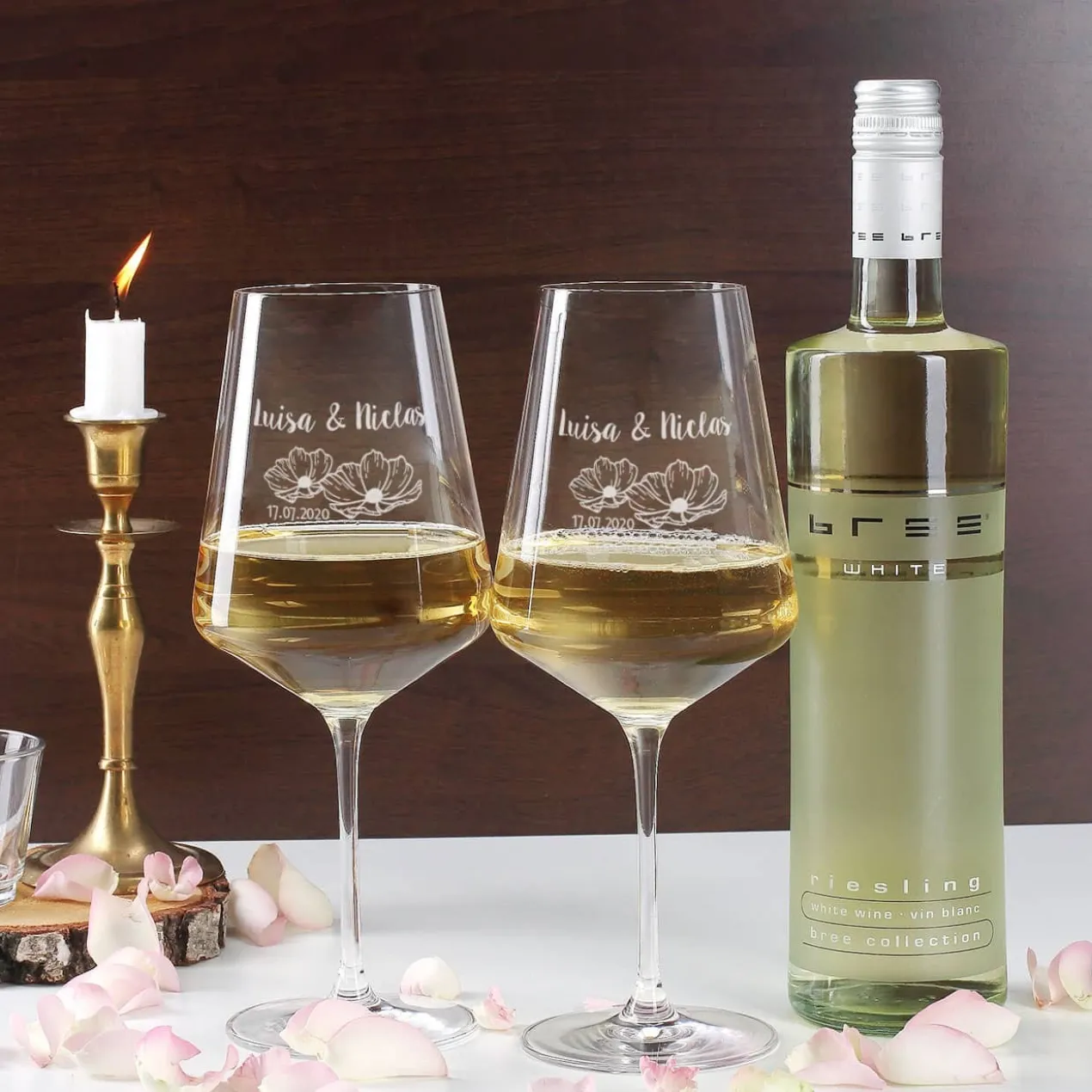 Wein-Geschenkset zur Hochzeit mit zwei gravierten Gläsern in einer persönlich gestalteten Holzbox