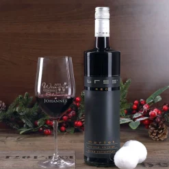 Wein - Geschenkset zu Weihnachten mit graviertem Weinglas und Flasche in bedruckter Holzbox