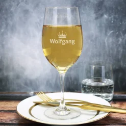 Weinglas mit Krone und Name graviert