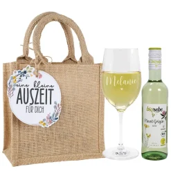 Weinset - Auszeit für dich - mit Biorebe Wein, graviertem Glas und Geschenktüte