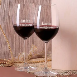 Weinset im Stil der 20er Jahre mit Holzbox und zwei Weingläsern
