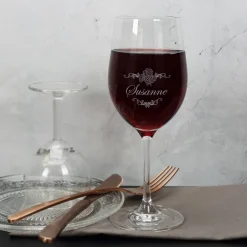 Weinset zum 60. Geburtstag mit graviertem Weinglas in Geschenkbox