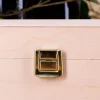 Weinverpackung aus Holz mit Namen und Geburtsjahr