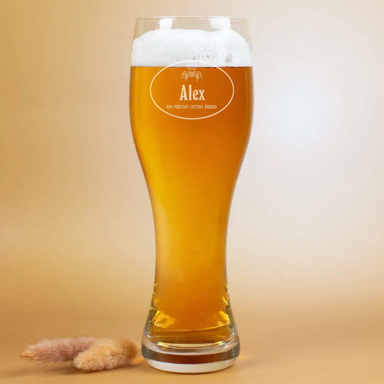 Weizenbierglas mit Wunschname - Ein Freund guten Bieres - 2 Größen wählbar