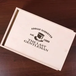 Whiskeyset mit 2 Gläsern und Bowmore Whisky für den Gentleman