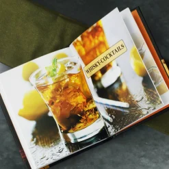 Whiskybox mit 4 Whiskygläsern und Buch über Whiskys
