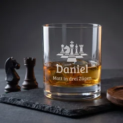Whisky Glas für Schachspieler personalisiert mit Gravur | Whiskeyglas mit Schachfiguren Motiv