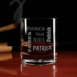 Whiskyglas mit Ihrem Namen in verschiedenen Schriftarten