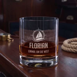 Whisky Glas zum Segeln personalisiert mit Gravur | 320 ml Whiskeyglas mit Segelboot Motiv