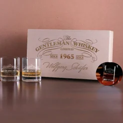 Whisky-Set in gravierter Holzkiste inkl. Gläser und Untersetzer