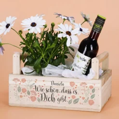 Wie schön, dass es Dich gibt. - Pflanzkiste mit Blumenmotiv und Name