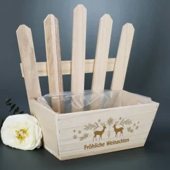 Wintergarten - Holzkiste mit Zaun und festlicher Gravur