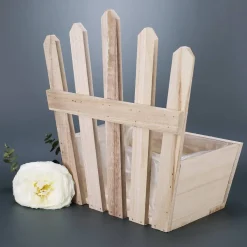 Wintergarten - Holzkiste mit Zaun und festlicher Gravur