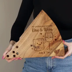 Wir gehören zusammen wie Käse & Wein - Käsebrett mit Ihren Wunschnamen