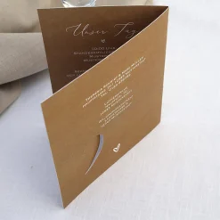 Wir heiraten! Einladungskarte zur Hochzeit mit Foto & Herz