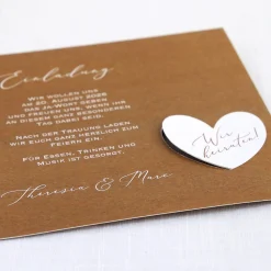 Wir heiraten! Einladungskarte zur Hochzeit mit Foto & Herz