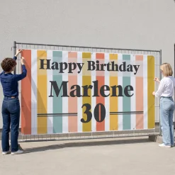 XXXL Bauzaun Banner zum Geburtstag mit bunten Streifen, Name und Alter personalisiert | Partybanner