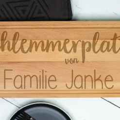 XXXL Servierbrett mit Gravur 'Schlemmerplatte' aus gedämpftem Buchenholz - personalisiert mit Name