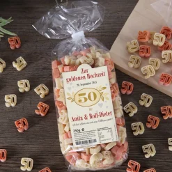 Zahlen-Nudeln zur goldenen Hochzeit in persönlicher Verpackung