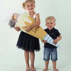 Zuckertüte in Form einer Eiswaffel mit buntem Streuselaufdruck und Wunschname
