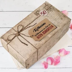 Zum Geburtstag alter Schachteln eine passende Geschenkverpackung bedruckt mit Name und Jahr