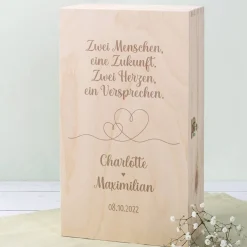 Zwei Herzen, ein Versprechen. - Geschenkset zur Hochzeit mit gravierten Sektgläsern und Holzbox