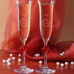 Zwei L'Amour Sektgläser zur Hochzeit mit Tauben und Ihren Wunschdaten graviert