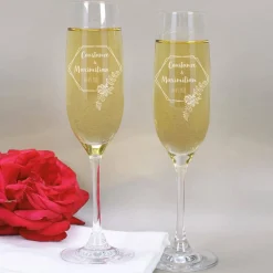 Zwei Leonardo Sektgläser mit Blüten, Namen & Datum zur Hochzeit